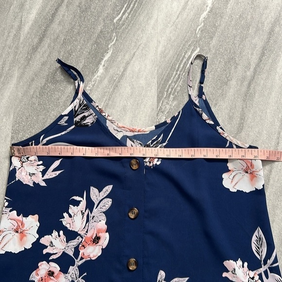 Floral navy blue, white, & pink button down tank top Large adjustable straps - Picture 4 of 12